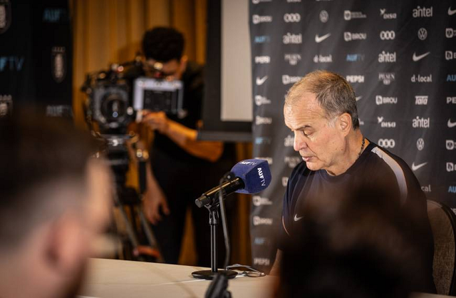 Marcelo Bielsa confirma saída da Seleção Uruguaia depois da Copa