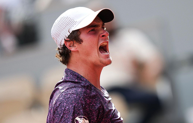 João Fonseca vence Djokovic de virada e faz história em Roland Garros
