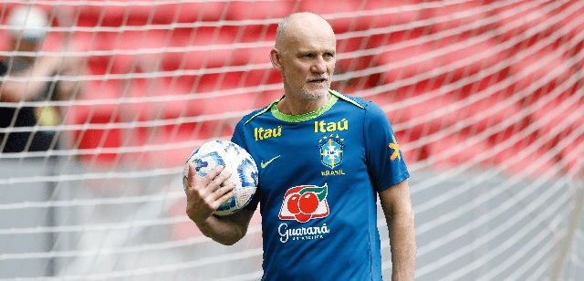 Taffarel a Oeste: ‘meu trabalho é manter o alto nível dos goleiros’