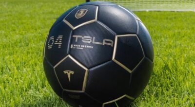 Tesla lança coleção esportiva com bola e camiseta para a Copa do mundo