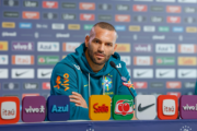 Weverton relembra ‘desmaio’ após convocação, celebra recomeço no Grêmio e destaca clima leve na Seleção