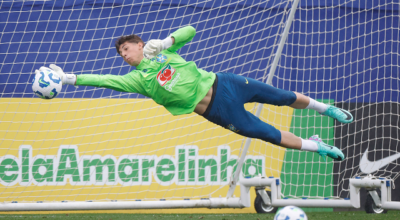 Léo Nannetti, goleiro do Flamengo, treina com a Seleção Brasileira