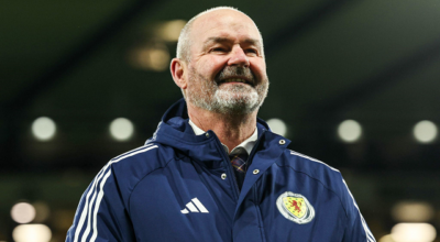 Steve Clarke renova contrato até a Copa de 2030