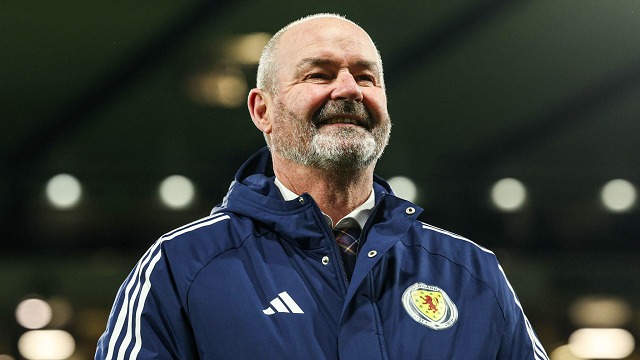 Steve Clarke renova contrato até a Copa de 2030