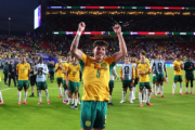 Austrália e Paraguai empatam sem gols; Socceroos avançam e guaranis aguardam definição