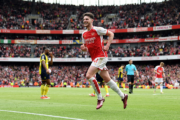 Meia da Inglaterra revela jogar com dores há meses e critica calendário: ‘Quantidade obscena de jogos’