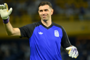 Dibu Martínez prevê final entre Argentina e Brasil na Copa