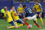 Mbappé brilha, França goleia a Suécia e avança às oitavas da Copa do Mundo