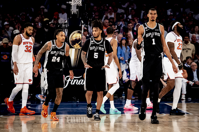 Wembanyama brilha, Spurs vencem os Knicks e seguem vivos nas finais da NBA