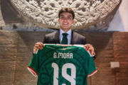 Aos 17 anos, Gilberto Mora surge como joia do México para a Copa
