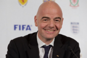 Piada de Infantino sobre ausência da Itália na Copa gera revolta no país