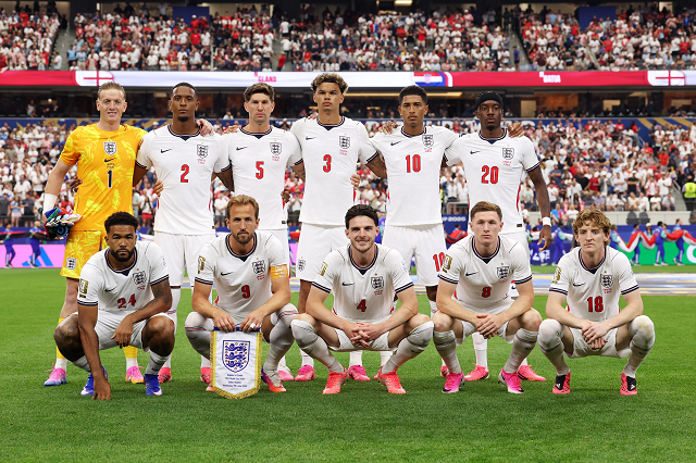 Inglaterra surpreende e marca amistoso durante a Copa; entenda