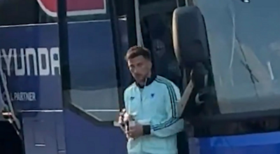 Goretzka entra no ônibus do Equador por engano; veja o vídeo