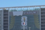 fifa obriga estádio a esconder marca, mas empresa encontra solução criativa