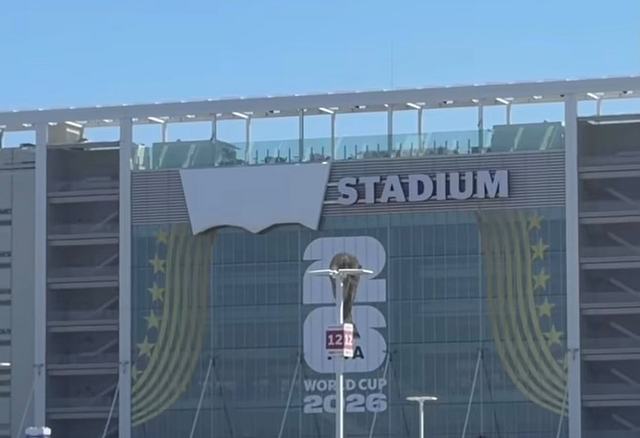 fifa obriga estádio a esconder marca, mas empresa encontra solução criativa