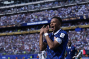 Mbappé decide, França vence Senegal e larga na frente no Grupo I