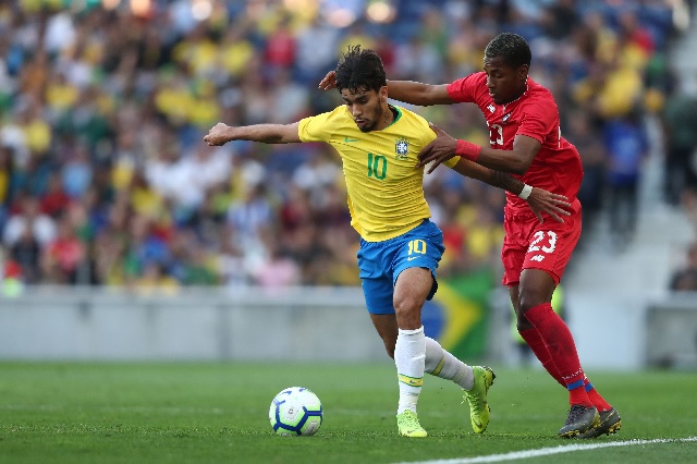 lucas paquetá é capaz de decidir com seu toque de meia clássico