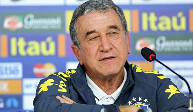 Campeão do mundo com o Brasil, Parreira é internado no Rio de Janeiro