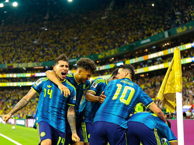 Luis Díaz brilha, Colômbia vence Uzbequistão e larga na frente no Grupo K