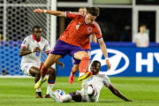 Escócia segura Haiti, vence na estreia e assume liderança do Grupo C