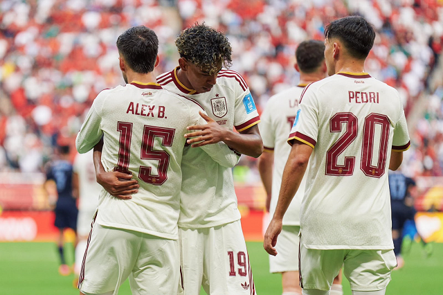 Espanha vence o Uruguai, confirma liderança e elimina a Celeste da Copa do Mundo