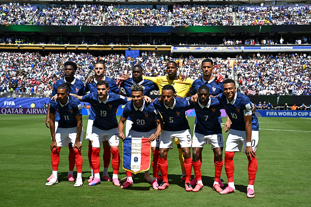 França encara o Iraque de olho na classificação antecipada; veja escalações e transmissão
