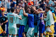 França goleia Noruega, confirma liderança e chega embalada ao mata-mata da Copa