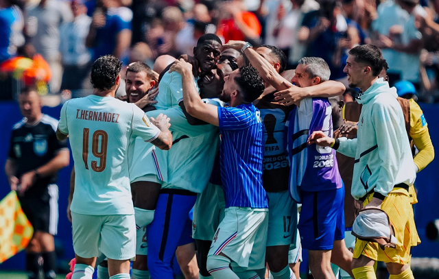 França goleia Noruega, confirma liderança e chega embalada ao mata-mata da Copa