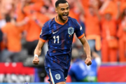 Astro da Holanda enfrenta momento difícil fora de campo durante o Mundial