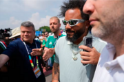 Marcelo é retirado de protesto por policiais durante abertura da Copa