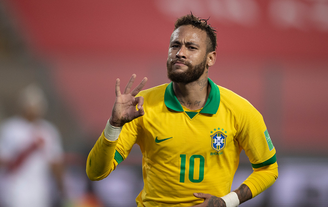 Neymar volta a treinar com o elenco da Seleção e anima comissão técnica