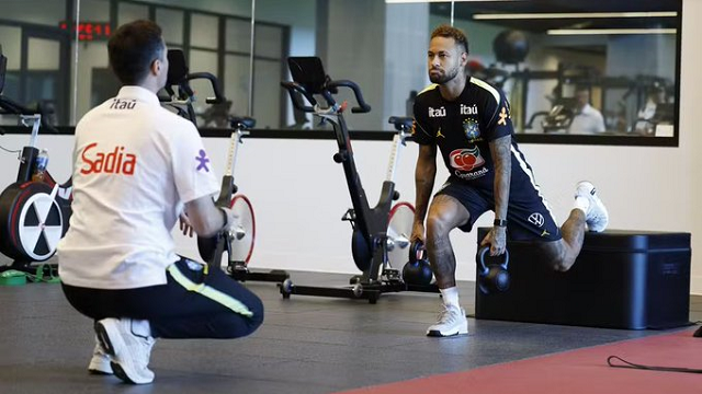 Neymar tem evolução confirmada, mas ainda é dúvida para estreia do Brasil