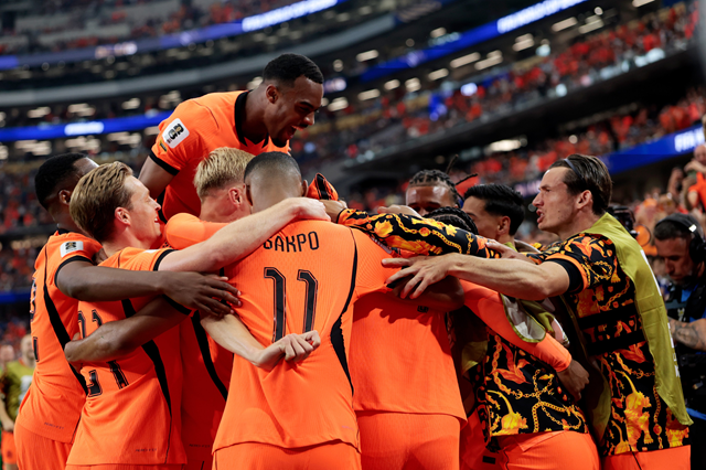 Com gol aos 43 do segundo tempo, Japão empata com a Holanda na estreia