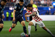 Estados Unidos atropelam paraguai na estreia