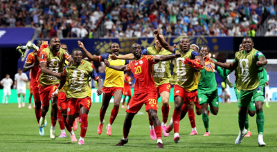 RD Congo vira sobre o Uzbequistão, faz história e avança ao mata-mata da Copa