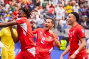 Suíça vence o Canadá, assume a liderança do Grupo B e avança na Copa do Mundo