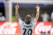 Uruguai tropeça na estreia e fica no empate com a Arábia Saudita