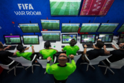Fifa apresenta tecnologia para evitar bandeira de impedimento atrasada