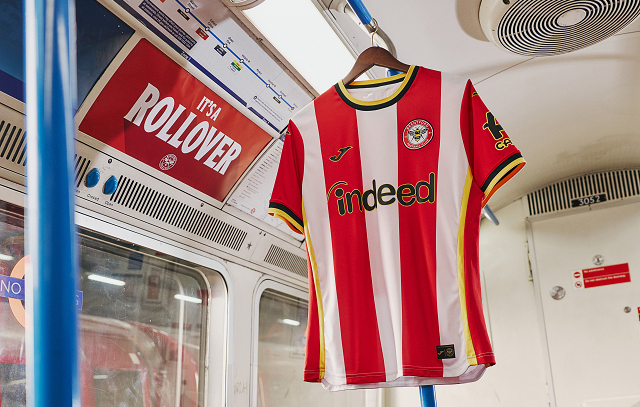 Brentford lança nova camisa para duas temporadas e reforça compromisso com sustentabilidade