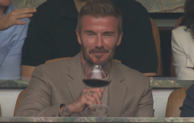 David Beckham transforma pausas para hidratação da Copa em negócio milionário