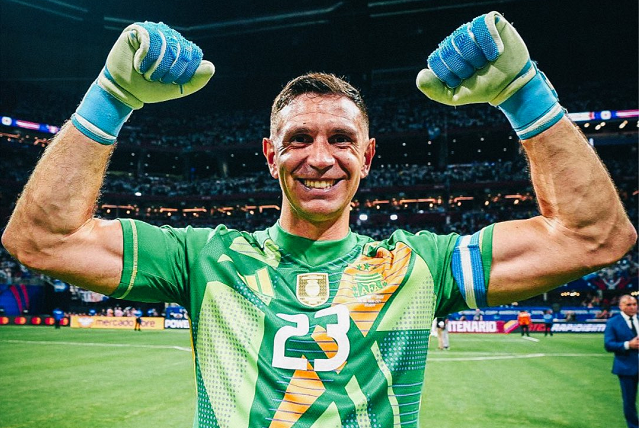 Juventus tenta contratar Dibu Martínez, mas Aston Villa faz jogo duro pela permanência