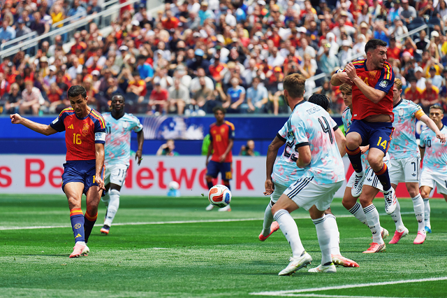 Espanha vence Bélgica no fim, avança à semifinal e enfrenta a França