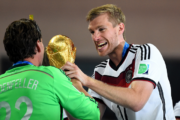 Mertesacker admite interesse em cargo na Federação Alemã durante reformulação