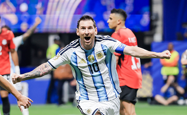 Argentina vira contra o Egito e garante vaga nas quartas da Copa