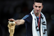 Scaloni chora em coletiva e deixa futuro da Argentina em aberto