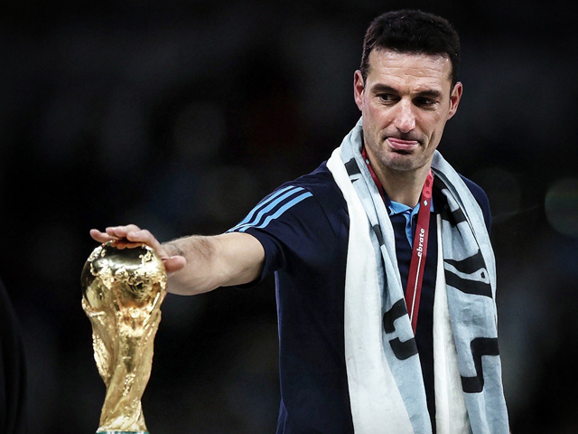 Scaloni chora em coletiva e deixa futuro da Argentina em aberto
