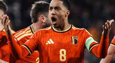 Manchester United acerta contratação de Youri Tielemans junto ao Aston Villa