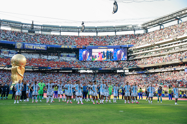 Torcedores argentinos criam abaixo-assinado para anular final da Copa