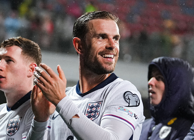 Jordan Henderson sofre lesão inusitada durante comemoração
