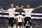 Inglaterra supera reação mexicana e elimina os anfitriões em jogaço da Copa